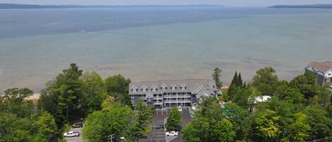 A building with a parking lot and a view of the sea.
