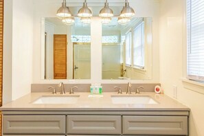 Toallas, jabón, champú y papel higiénico