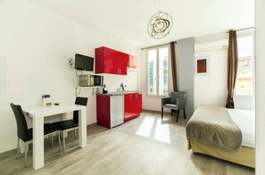 1 bedroom, iron/ironing board, internet, bed sheets - Florella Residences Studio République (Cannes)