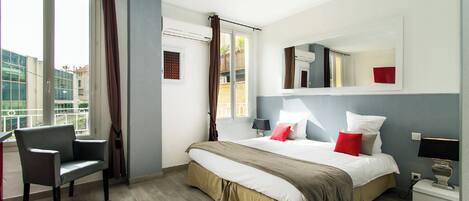 Iron/ironing board, bed sheets