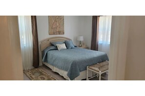 3 bedrooms, travel cot, WiFi - Relax near the Gulf! 3-Bedroom Home near Gulf Shores Beach 24 min (Foley)