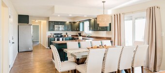 Estate on 68 Retreat-Near Yellow Springs+ Hot Tub + Pets