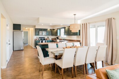 Estate on 68 Retreat-Near Yellow Springs+ Hot Tub + Pets