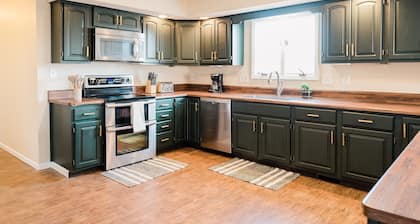 Yellow Spring’s Estate on 68 + Pet Friendly