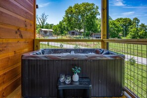 Outdoor spa tub - Romantic Tiny Cabin w/ Hot Tub, Near Pigeon Forge (Sevierville)