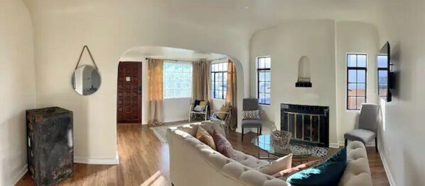 Living area - University Retreat (Tucson)