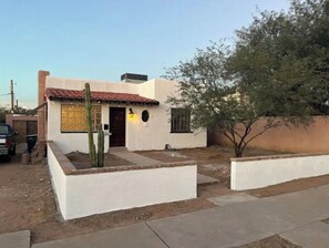 Exterior - University Retreat (Tucson)