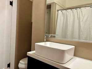 Bathroom - University Retreat (Tucson)