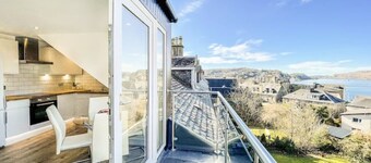The Penthouse, Beautiful sea views, Centre of Oban
