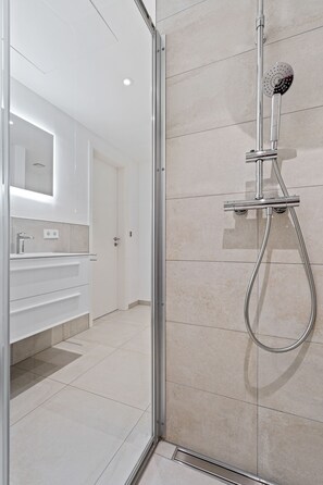 Apartment | Bathroom - Picturesque 1BR close-to-river Pétrusse (Luxembourg City)