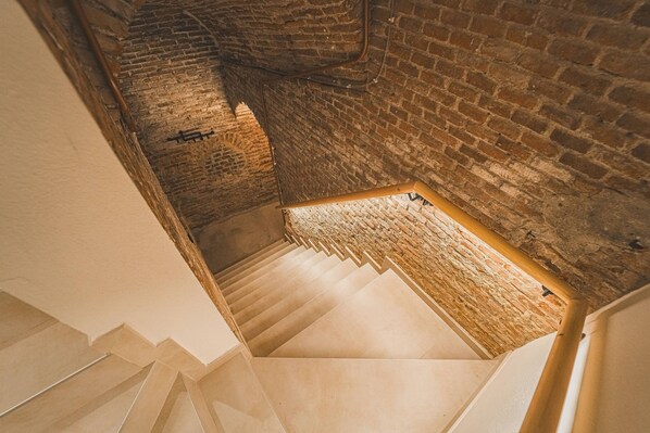 Escaleras con barandal