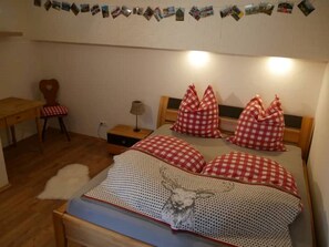 2 Schlafzimmer, Reisekinderbett, kostenloses WLAN, Bettwäsche