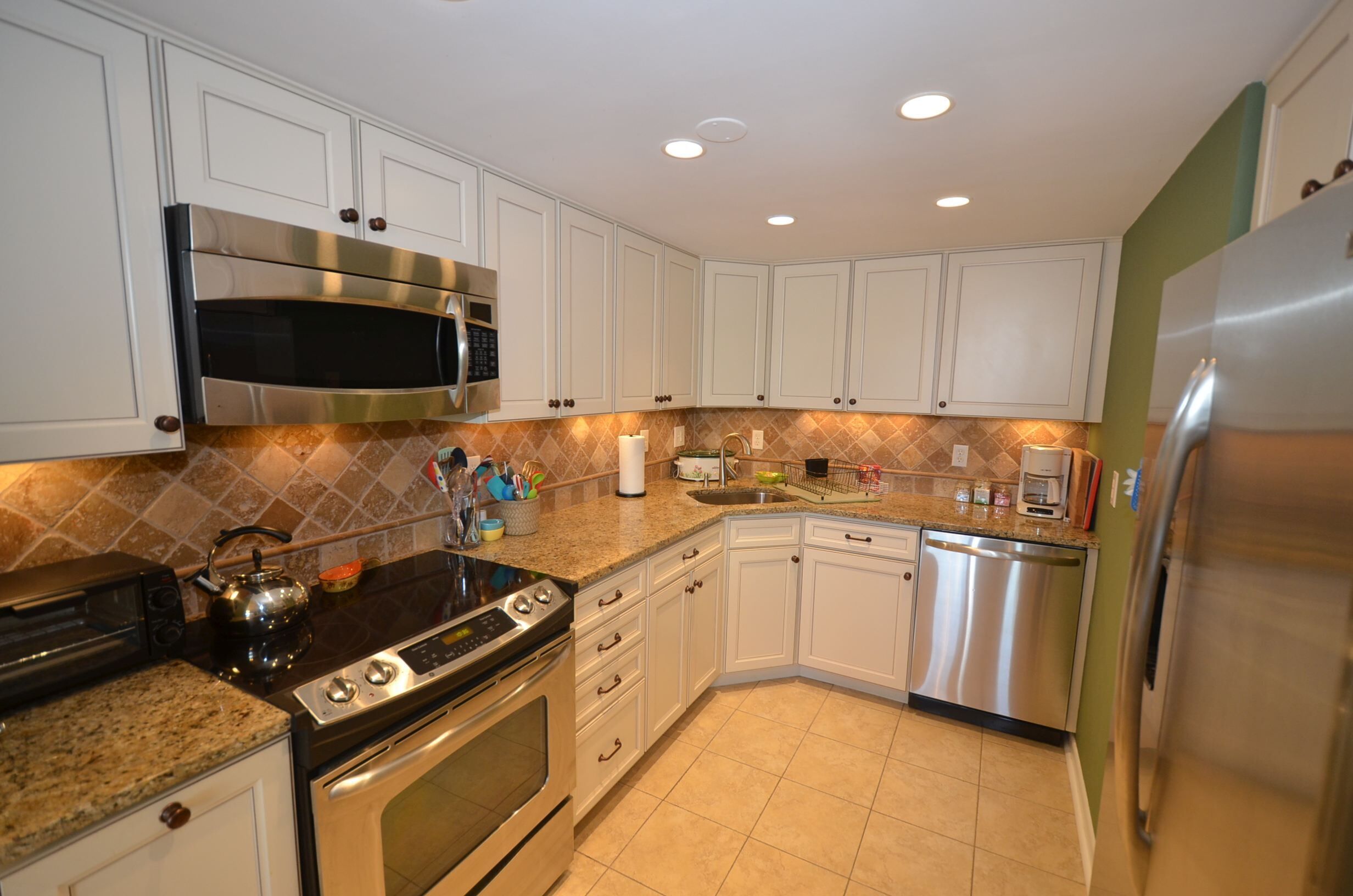 冰箱、微波炉、烤箱、炉灶