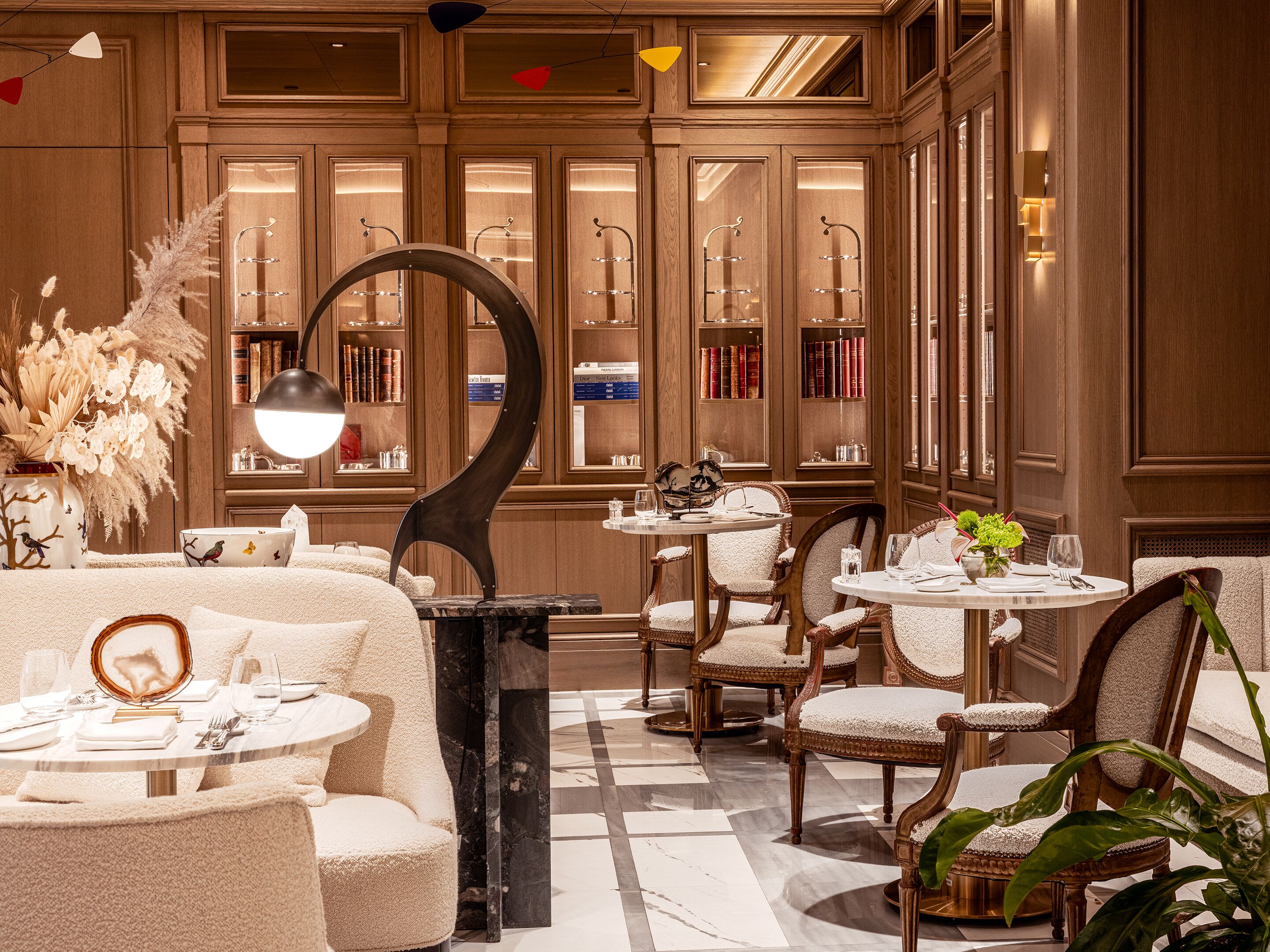 2 restaurants; breakfast, lunch, and dinner served