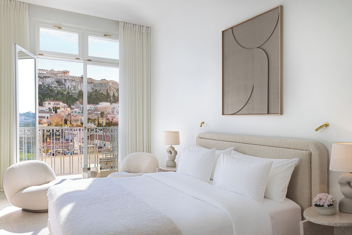Acropolis Junior Suite | Premium bedding, minibar, in-room safe, blackout curtains