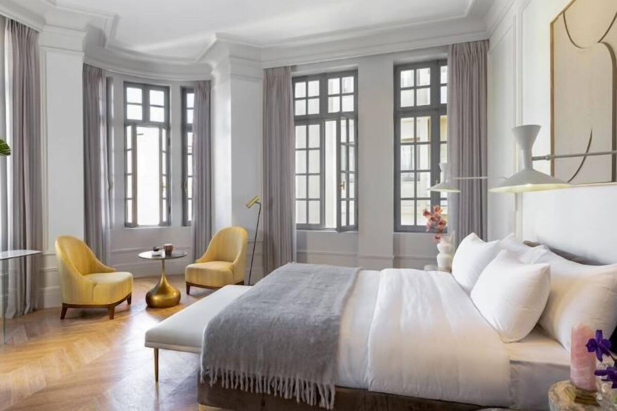 Ropa de cama de alta calidad y minibar