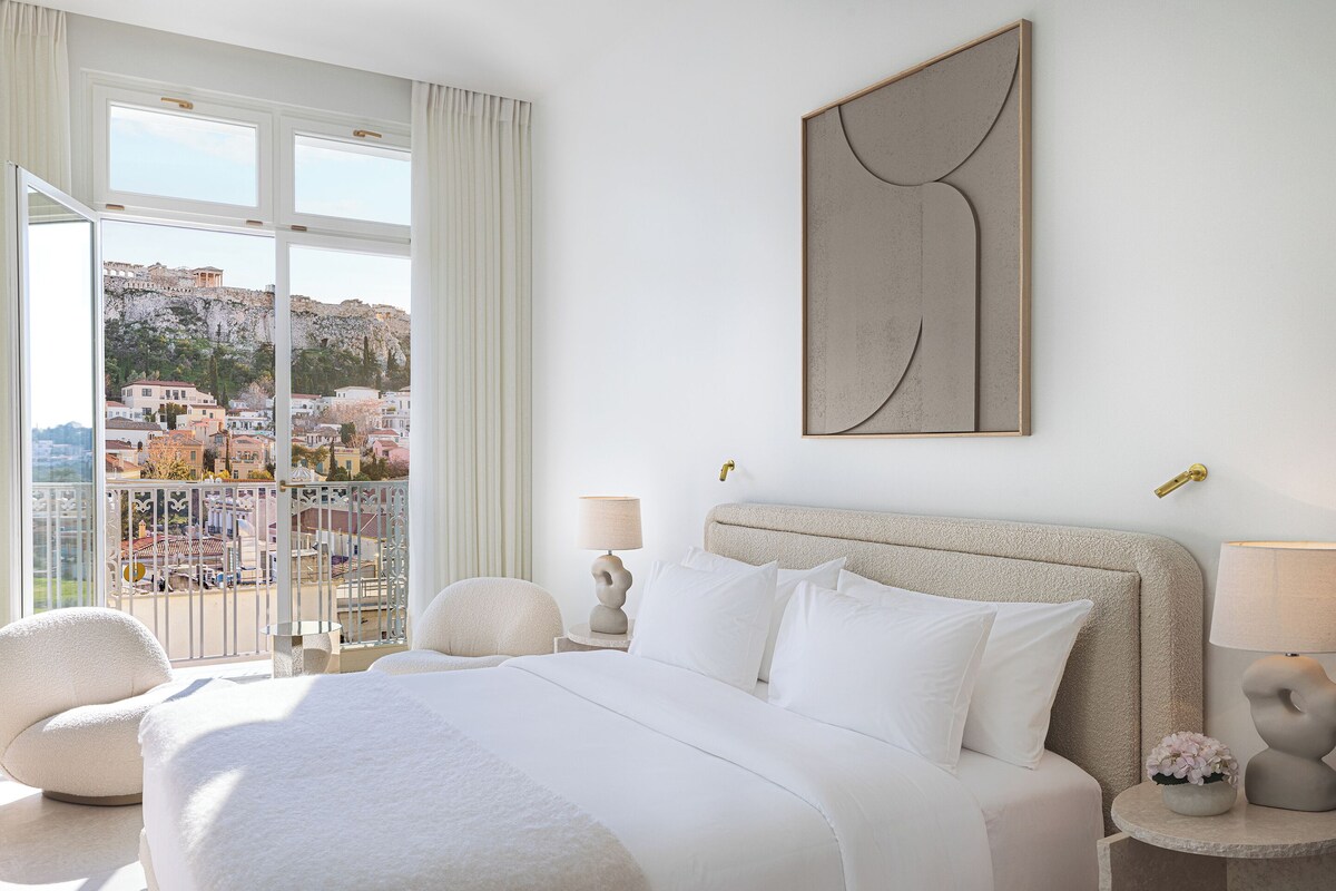 Premium bedding, minibar, in-room safe, blackout curtains