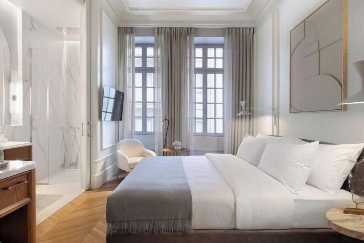 Ropa de cama de alta calidad y minibar