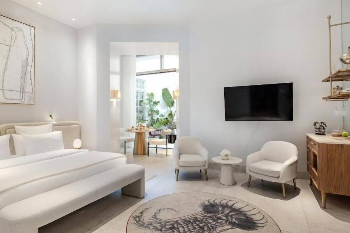 Ropa de cama de alta calidad y minibar