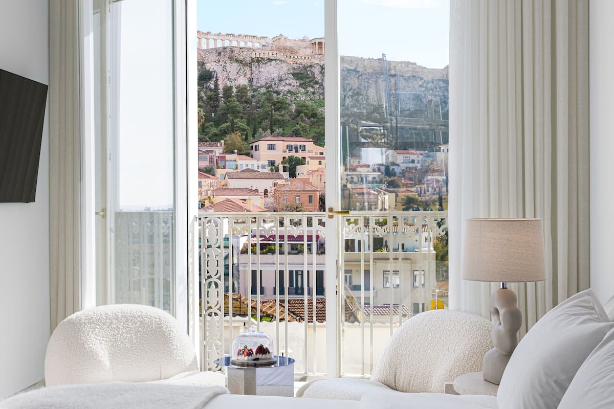 Acropolis Junior Suite | Ropa de cama de alta calidad, minibar, caja fuerte
