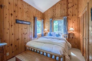 4 bedrooms, iron/ironing board, free WiFi, bed sheets - Stargazer Chalet in Carnelian Bay (Carnelian Bay)