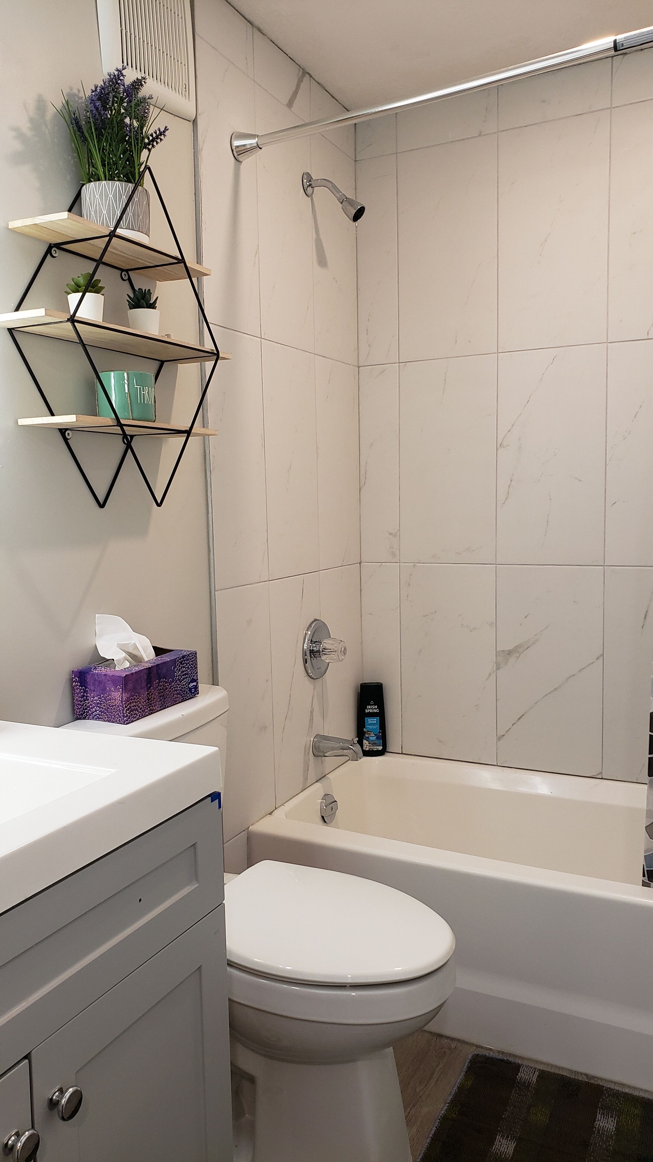 Articles de toilette gratuits, sèche-cheveux, serviettes fournies, savon