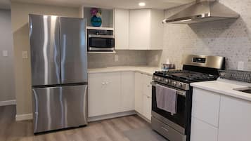 Refrigerador, microondas, horno, placa de cocina