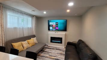 Smart TV, fireplace