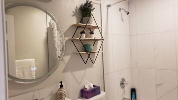 Articles de tocador gratuïts, assecador de cabells, tovalloles i sabó