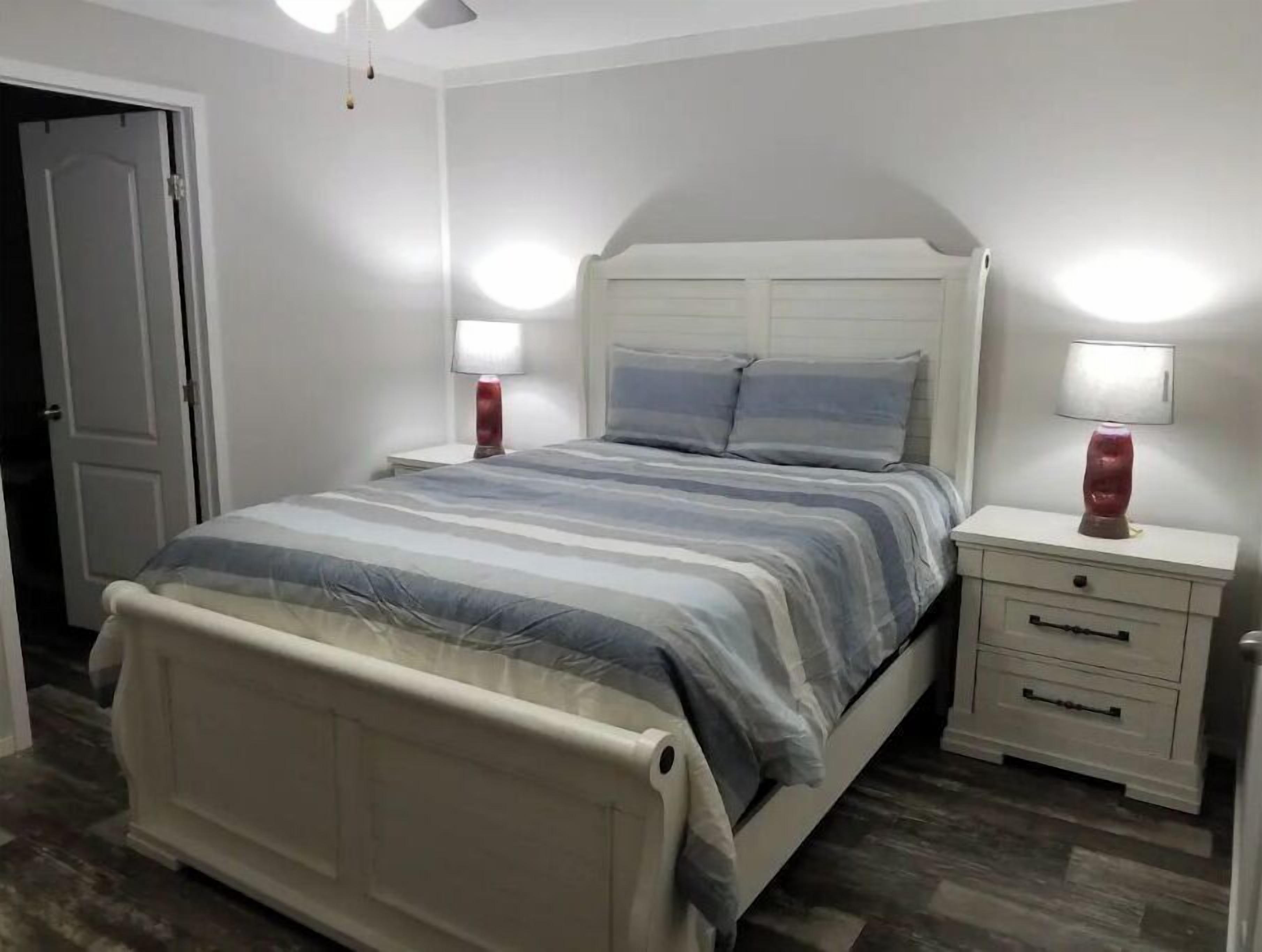 3 habitaciones, escritorio, tabla de planchar con plancha y wifi gratis 