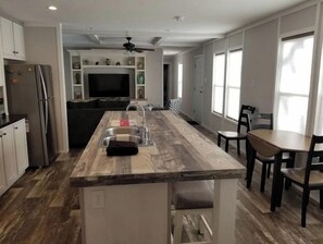 Dining - Home at M&M Meadows (Paris)