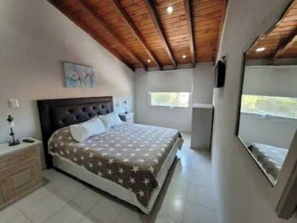 1 bedroom, desk, free WiFi, bed sheets - Apartment 2-Top Floor-Manantiales Residence (Córdoba)