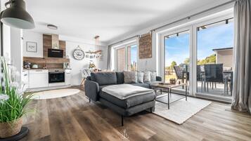 Fernseher, Kamin, Stereoanlage