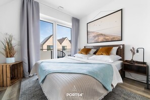 3 bedrooms, travel cot, free WiFi, bed sheets