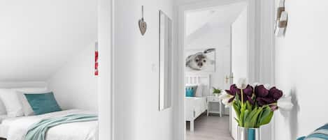 2 bedrooms, travel cot, free WiFi, bed sheets