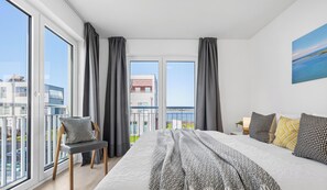 2 dormitorios, tabla de planchar con plancha, cuna de viaje