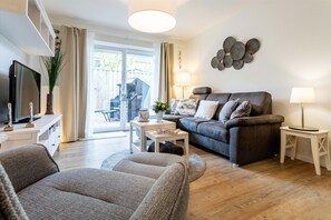 Fernseher, DVD-Player, Videothek, Stereoanlage