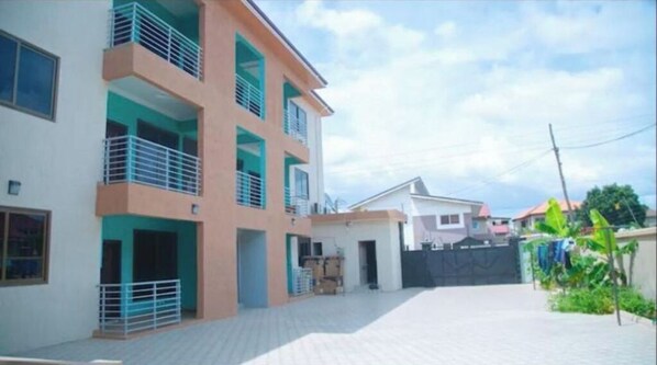Exterior - home away from home2 (Tema)