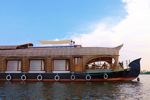 Luxury 5 bedroom boat house with open deck