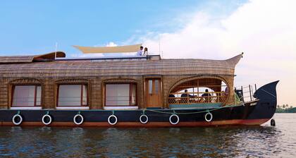 Luxury 5 bedroom boat house with open deck
