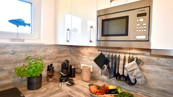 Køleskab, mikrobølgeovn, ovn, kogeplade