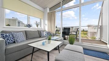 Fernseher, Kamin, DVD-Player, Stereoanlage