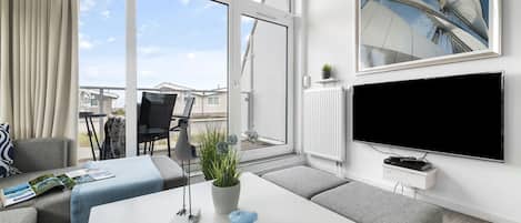 Fernseher, Kamin, DVD-Player, Stereoanlage