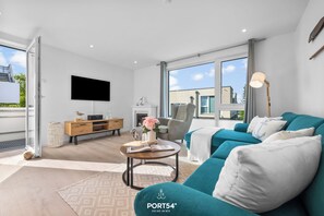 Fernseher, Kamin, DVD-Player, Stereoanlage