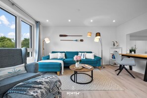 Fernseher, Kamin, DVD-Player, Stereoanlage