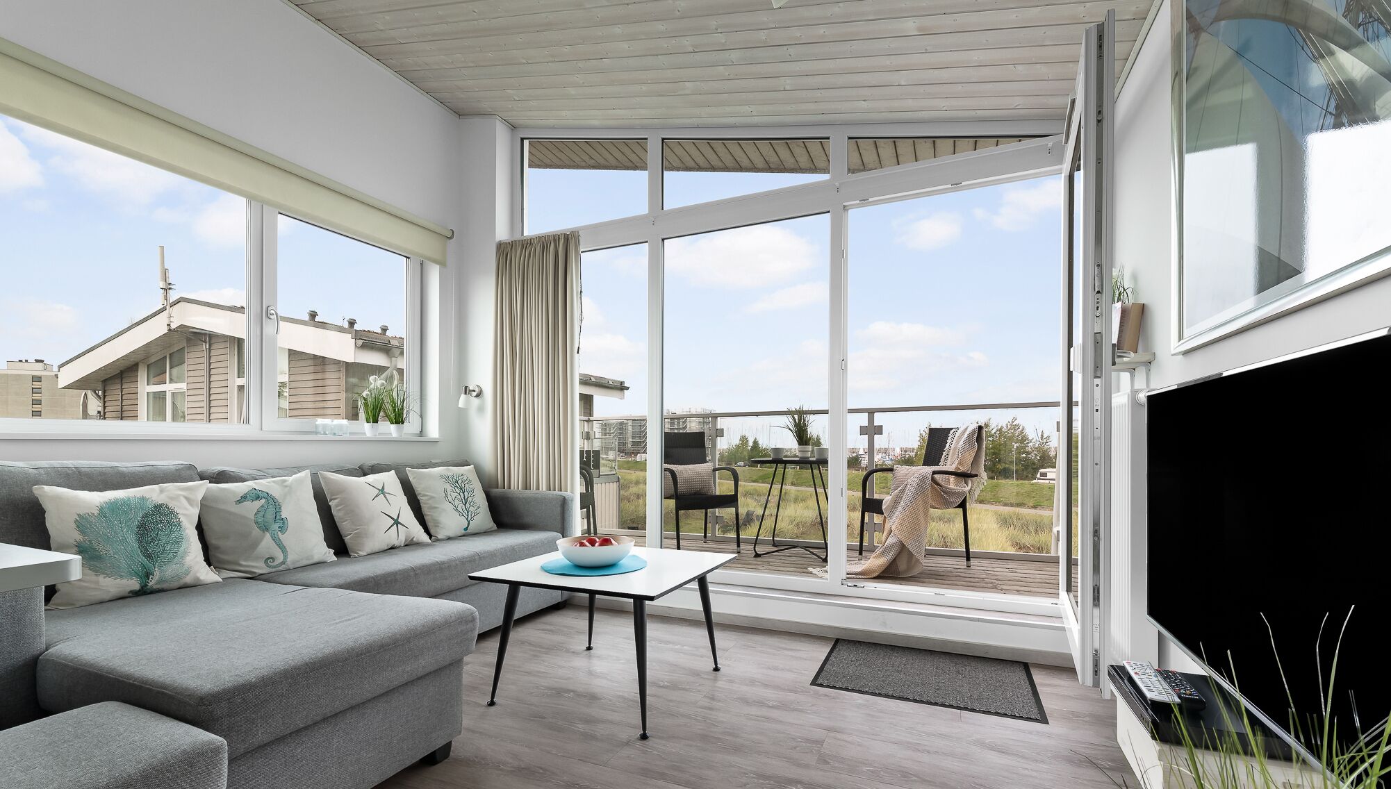 TV, peis, DVD-spiller og stereoanlegg