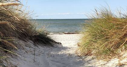 Meerzeit - good furnishings, best sea view, large balcony. Garden, whirlpool, NK incl.