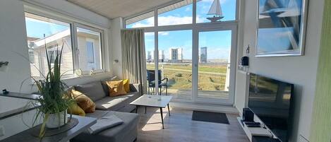 Fernseher, Kamin, DVD-Player, Stereoanlage