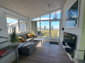 Fernseher, Kamin, DVD-Player, Stereoanlage