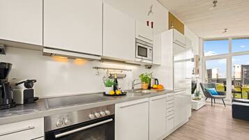Fridge, microwave, oven, stovetop